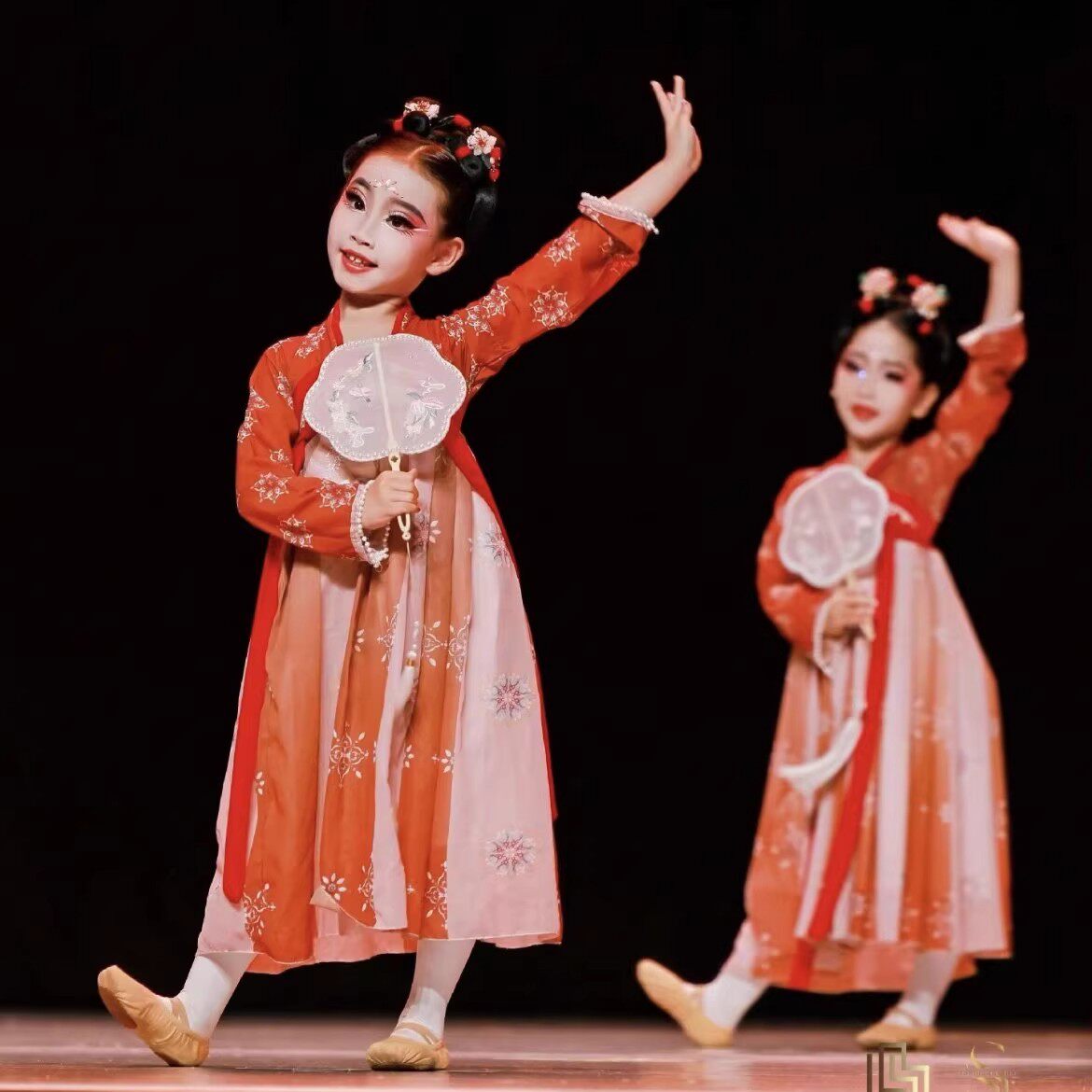 女童汉服中国风阳春三月舞蹈服