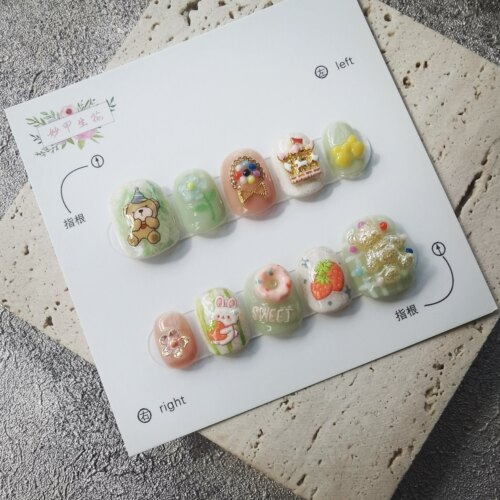 卡通小熊穿戴甲纯手工定制美甲