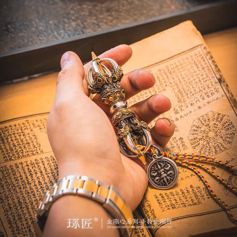 手持金刚杵丨创降魔杵大号桌面小摆件藏传羯磨杵文玩手把件