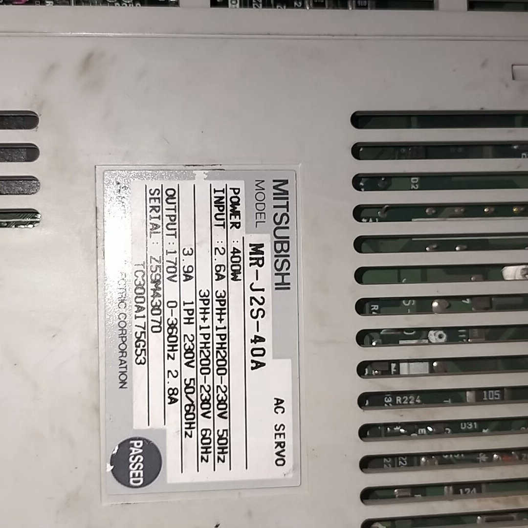 拆机三菱驱动器MR-J2S-40A，实物拍摄的，成色如图所示
