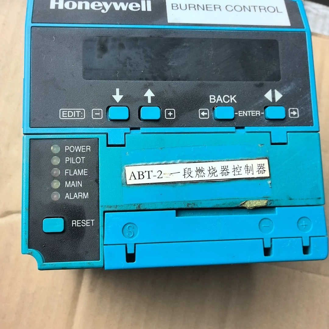 霍尼韦尔ABT-2一段燃烧器控制器，拆机品，成色如图。功能正