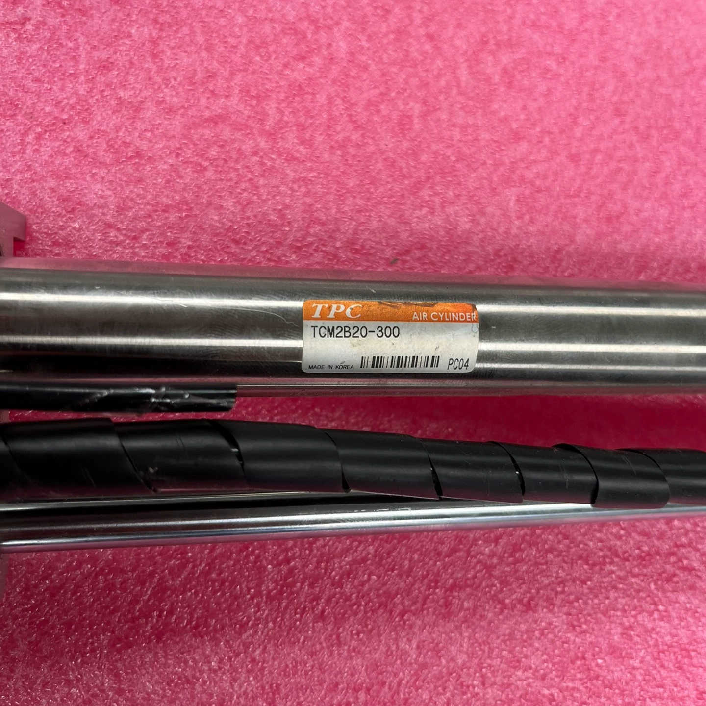 拆机二手韩国TPC气缸TCM2B20-300，成色新，功能O