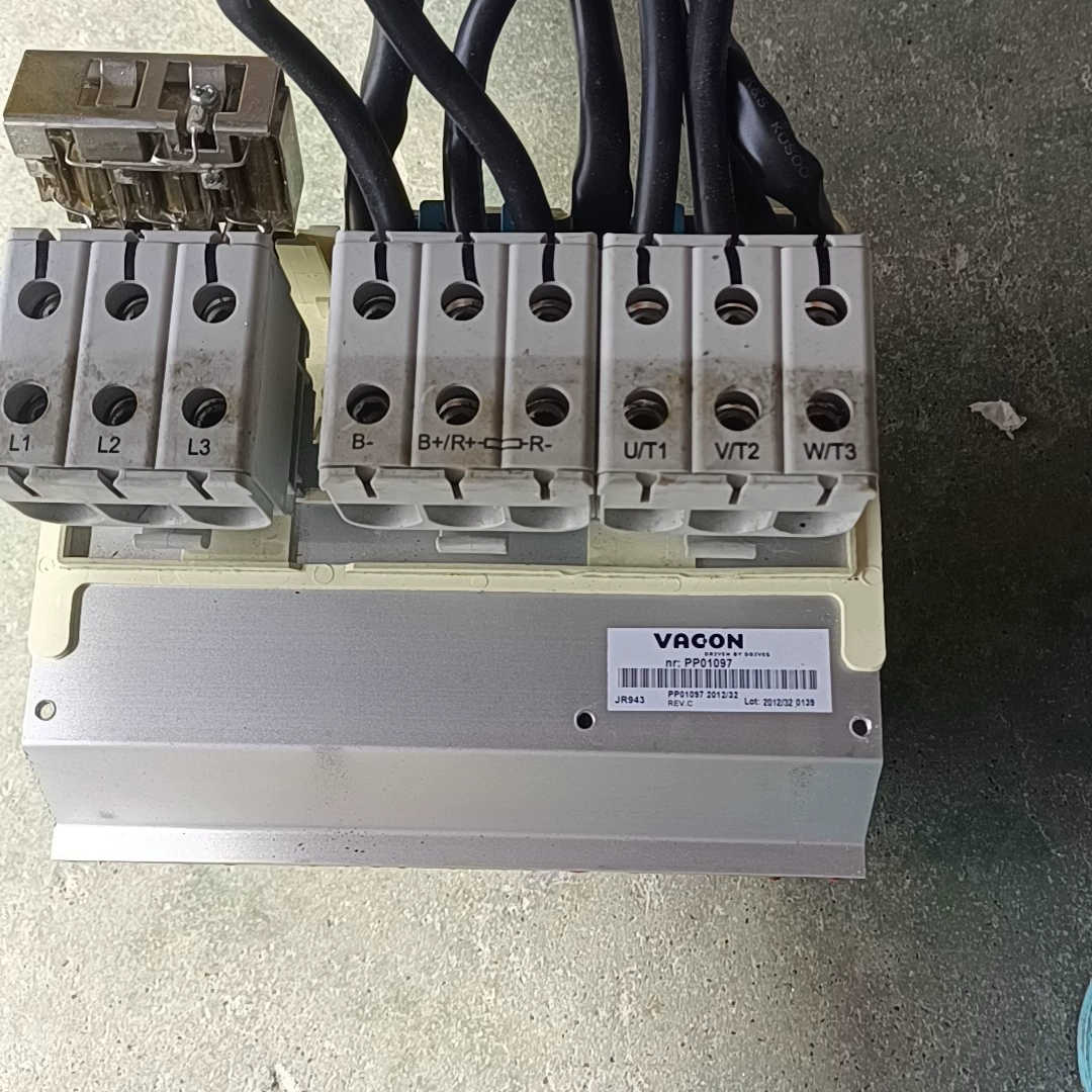 伟肯变频器电抗器PP01097 端子OM57001 实物拍摄