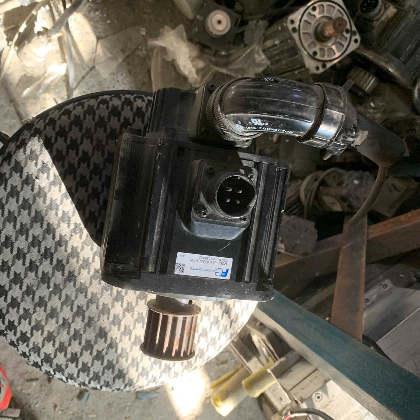 GYG102CC2-T2E 二手富士1kw伺服电机 实物图拆