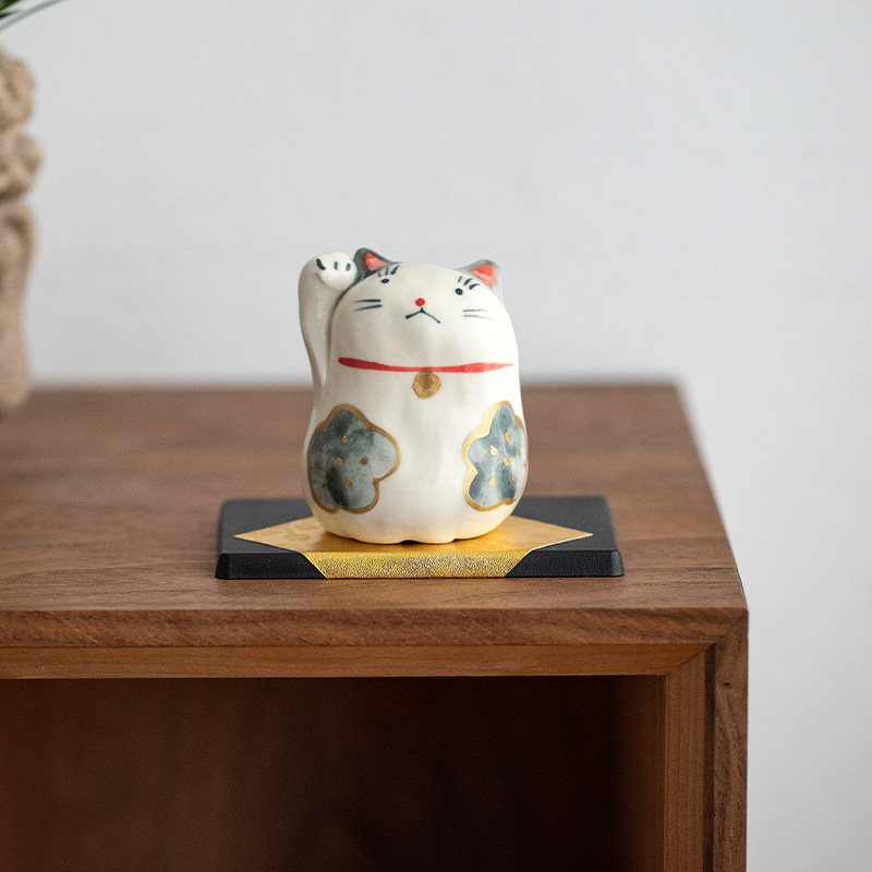 日本进口手工招财猫陶瓷摆件呆萌日式可爱迷你桌面装饰品工艺品