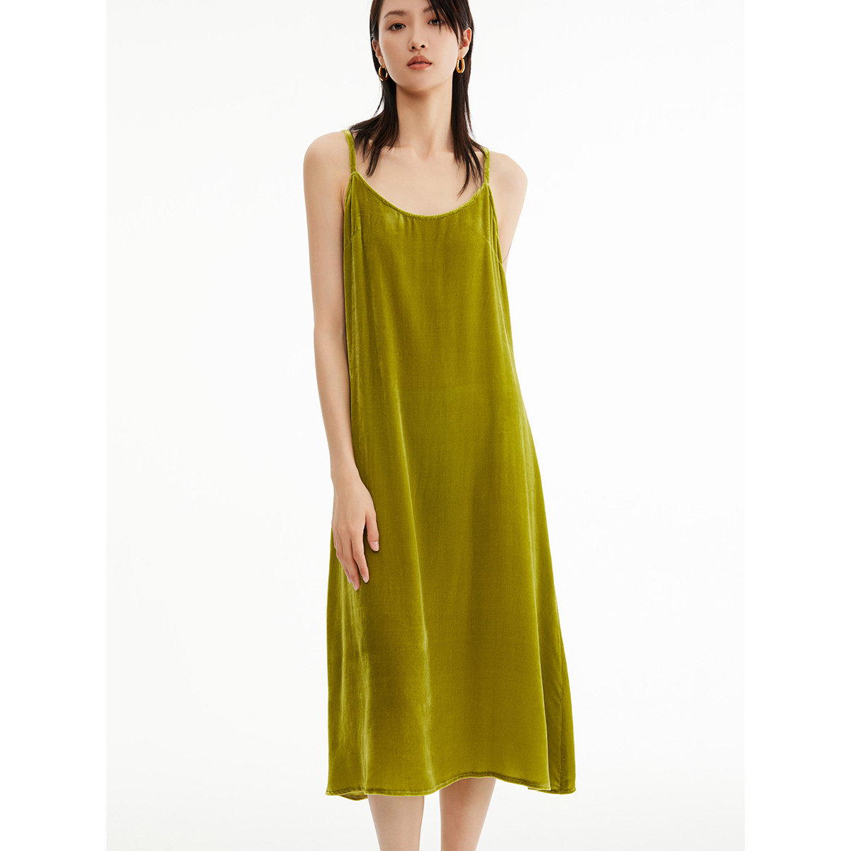 真丝丝绒吊带连衣裙复古芥末绿纯色高级感a字中长裙叠穿内搭裙子