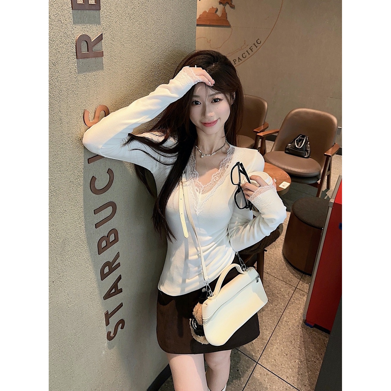 汕头市潮阳区谷饶简漫妮针织内衣厂（蕾丝拼接磨毛长袖T恤女V领）