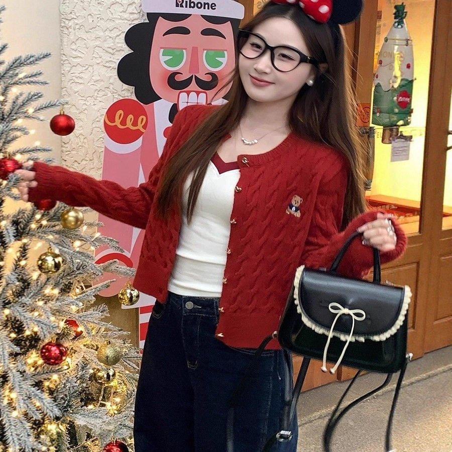 2025新款早秋毛衣开衫女红色小熊刺绣麻花针织外套韩系穿搭上衣潮