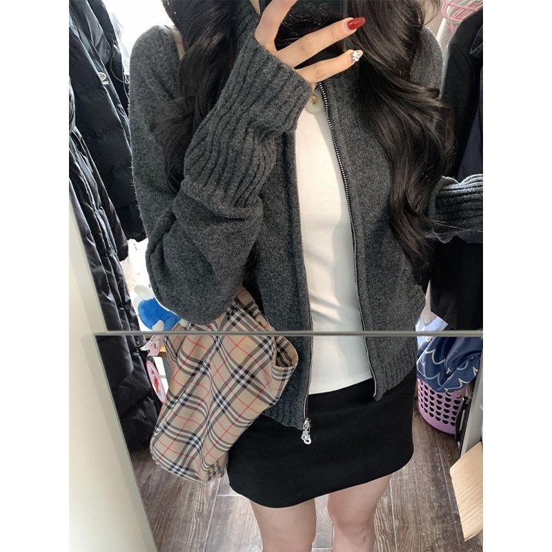 汕头市潮阳区谷饶娇茜婷针织内衣厂(拉链外套穿搭毛衣针织开衫)