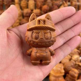 实木雕刻拉布布泡泡玛特手把件柏木桌面创意摆件