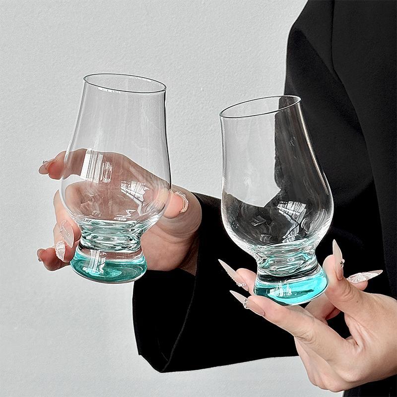 高颜值威士忌酒杯大肚玻璃洋酒杯厚底品鉴杯可爱郁金香杯闻香杯子