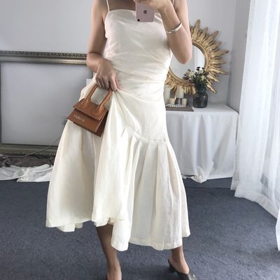 张黑黑chao显瘦奶白麻质连衣裙