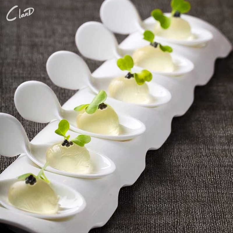 位上分子料理餐具纯白陶瓷金鱼异形酱料勺鱼子酱勺意境菜芒果摆盘