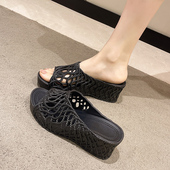 拖鞋 女 百搭镂空坡跟塑料防滑凉拖鞋 女夏外穿厚底2025新款 增高时尚