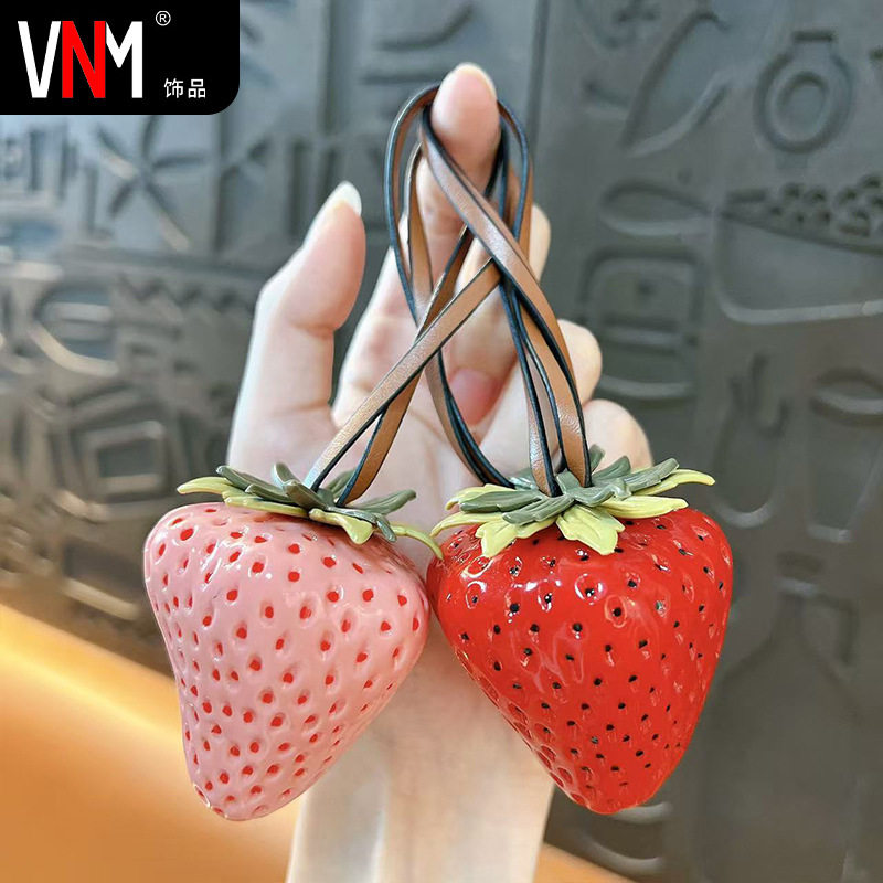 创意仿真草莓钥匙扣女包包挂件水果钥匙链书包挂饰精致小礼品