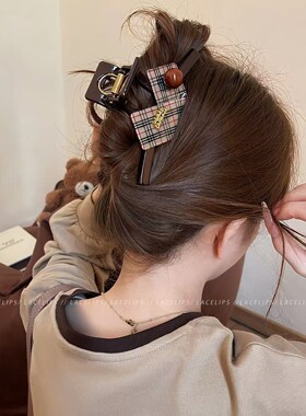 英伦格纹金标珠珠抓夹女大号鲨鱼夹后脑勺盘发发夹2026新款头饰