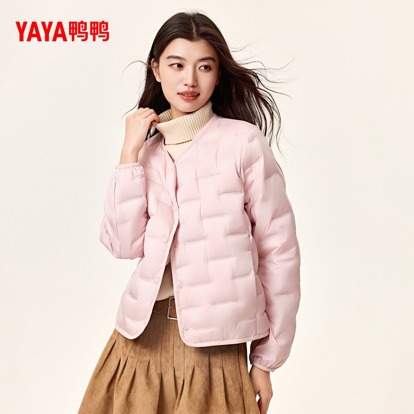 鸭鸭轻薄羽绒服女2026年新品小V领短款直筒百搭舒适外套J