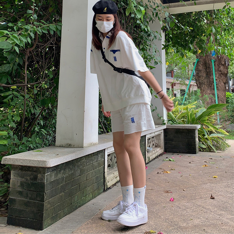 여성을위한 회색 반바지 스포츠 캐주얼 정장 여름 새로운 느슨한 한국 스타일 학생 순수 코튼 폴로 칼라 러닝 투피스 세트