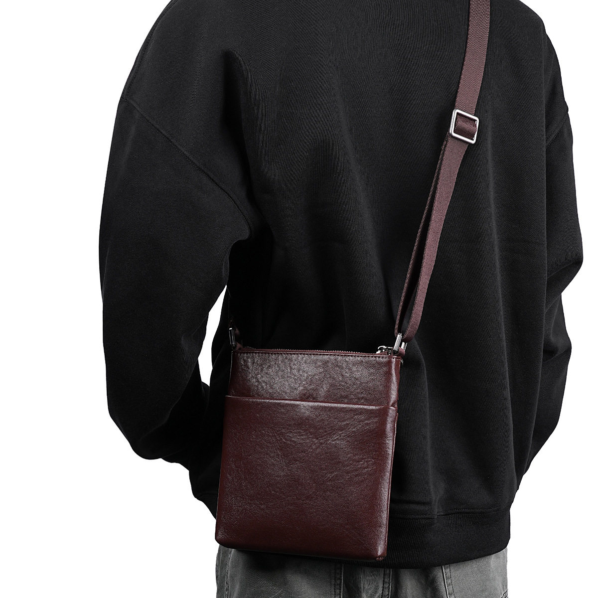 真皮高端男士单肩斜挎包头层牛皮斜挎小包休闲通勤时尚百搭斜背包