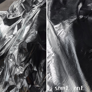 刀寒光银皱羽绒亮镜面涂层布料设计师金属感光泽舞台服装辅料面料