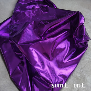 暗紫皱纹金属皮革 优于tpu人造皮革pu布料 设计师涂层服装 连衣裙