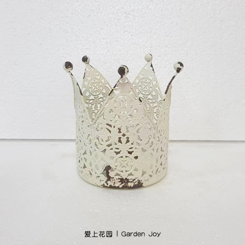 爱上花园丨园艺杂货 庭院装饰摆件 铁皮做旧白镂空四叶草皇冠烛台
