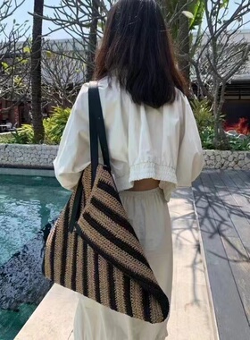 小众设计复古港风条纹草编托特包新款休闲百搭通勤大容量单肩包
