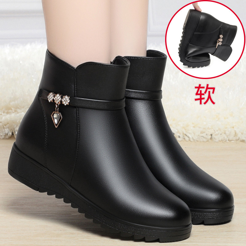 2025冬季羊毛女短靴真皮平底妈妈棉皮鞋加绒加厚保暖中老年女棉鞋