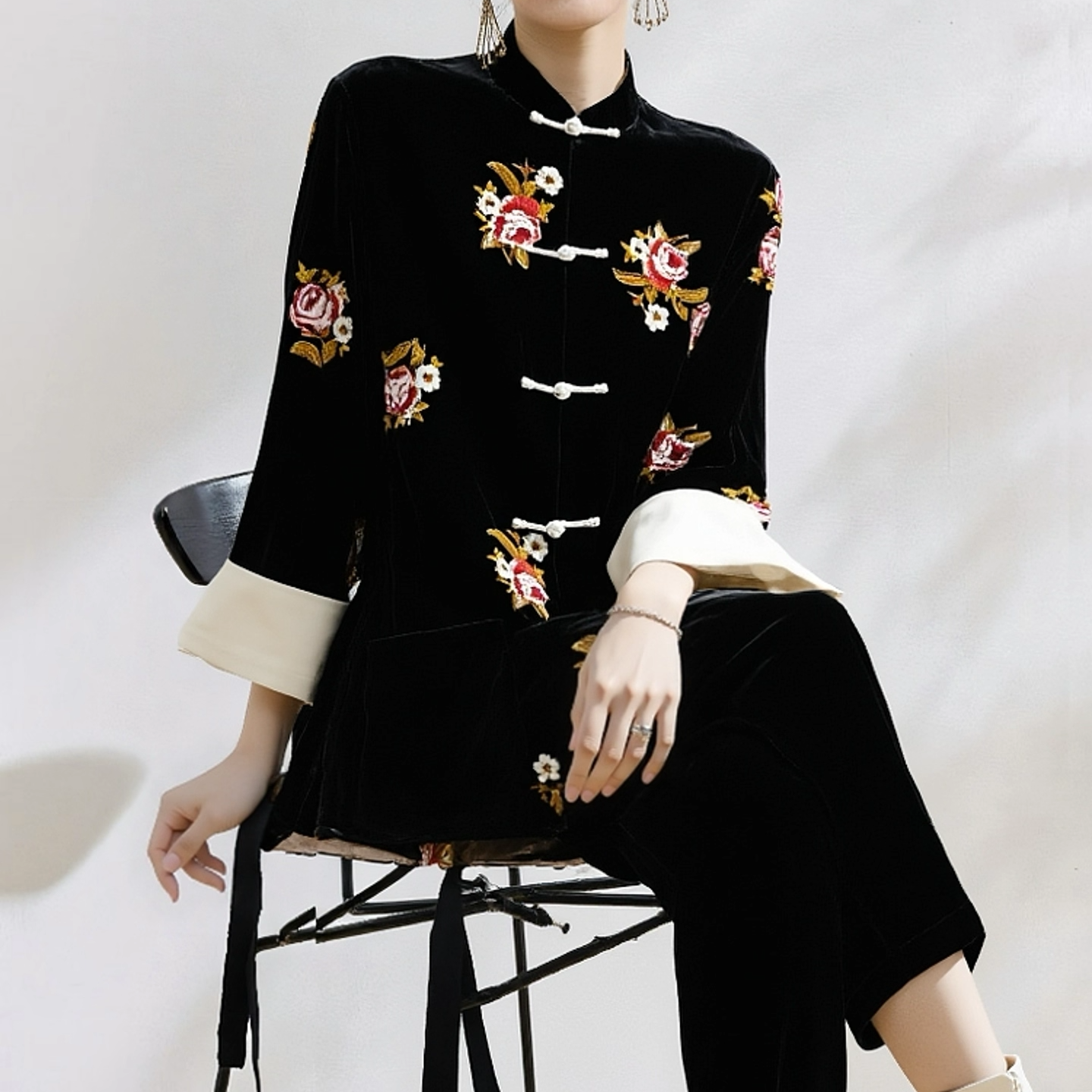 2025新款丝绒外套女重工刺绣中式复古短款大码时髦高级感胖MM女装