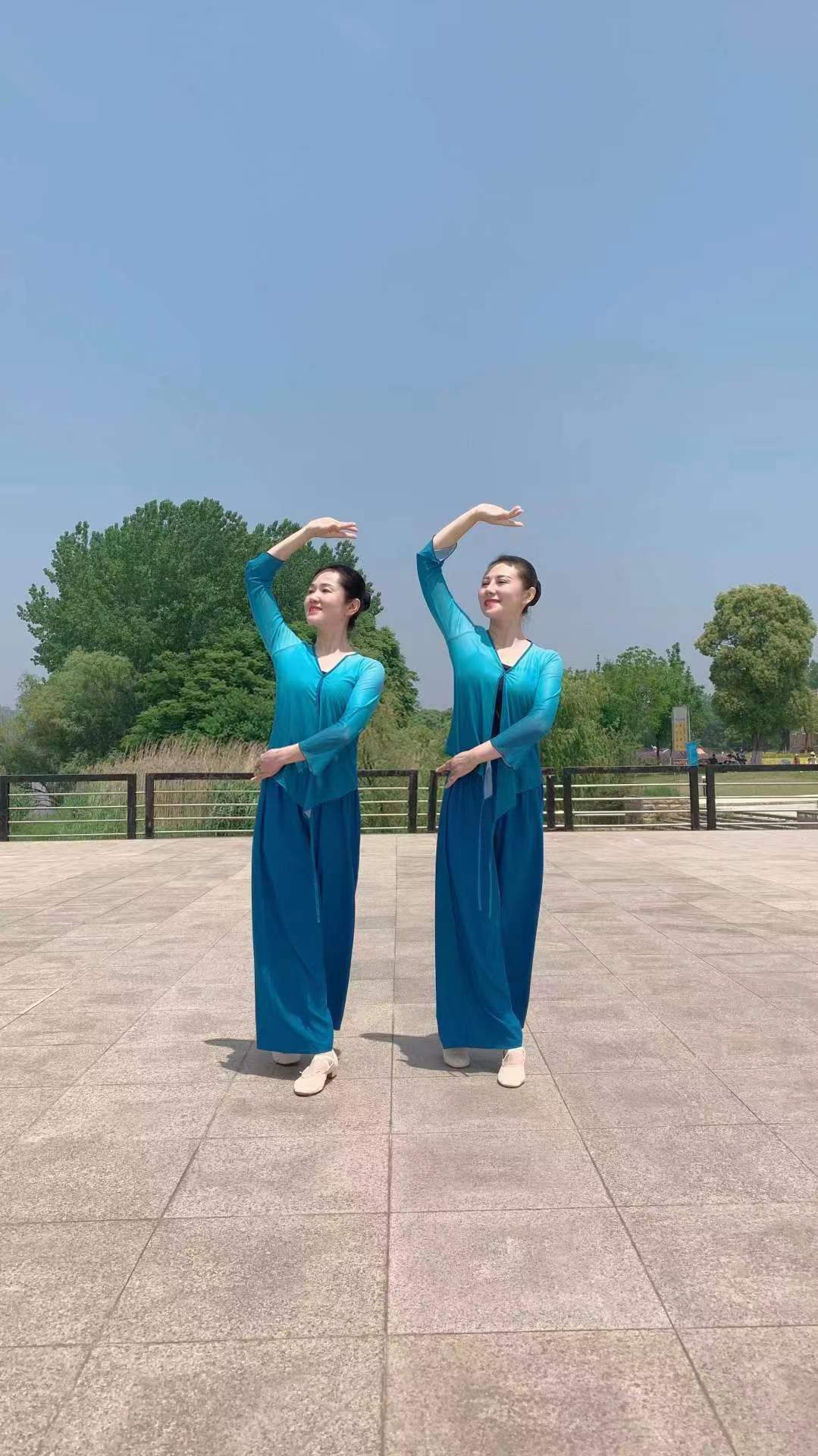 隆兴服饰古典舞新品促销