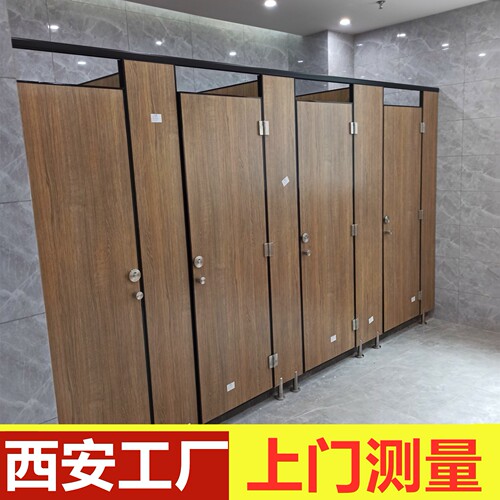 陕西西安公共卫生间隔断墙板学校工地简易厕所防水防潮淋浴隔断门