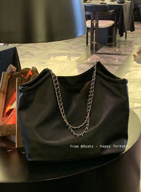 黑色专辑~现！小香风垃圾袋 大容量通勤托特单肩皮穿链水桶流浪包