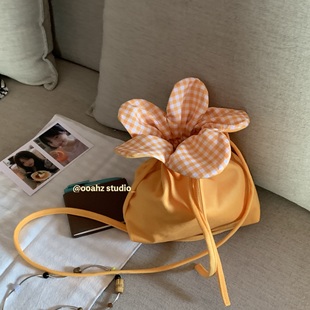 橙花绒蒿~韩国小众可爱黄色花朵包 格子双肩包通勤百搭手提水桶包