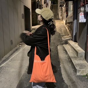 简约尼龙斜跨包单肩水桶购物袋 亮色布袋子 冬日香橙 韩国ins薄款