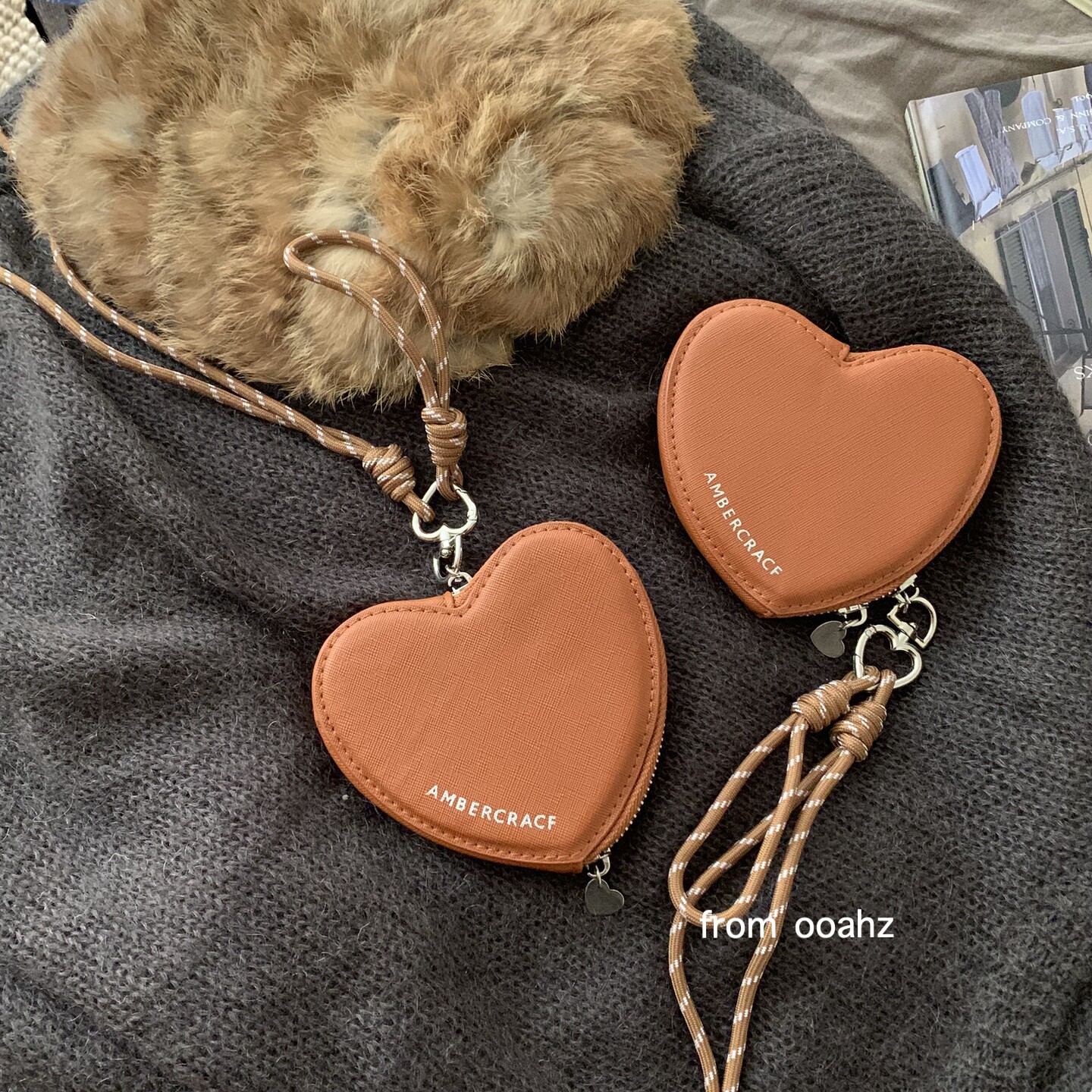 桃心短剧 爱心款PU棕色耳机钥匙口红挂饰包斜挎包ins项链包零钱包