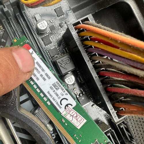 议价两台台式机主机i3 8100 cpu kvr26n19s8