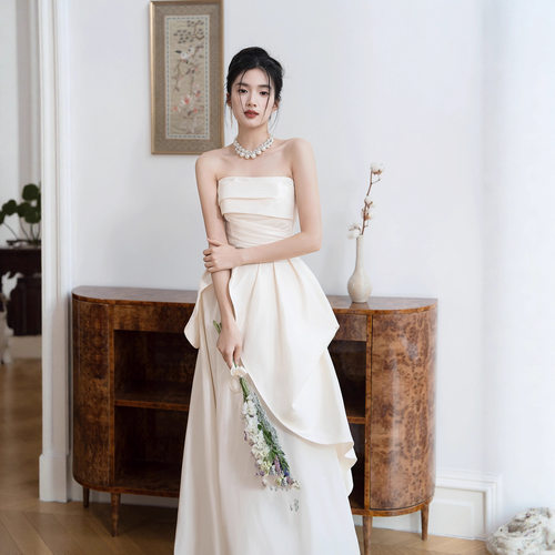 法式抹胸新娘订婚礼服女轻奢小众轻婚纱领证登记气质长款小白裙