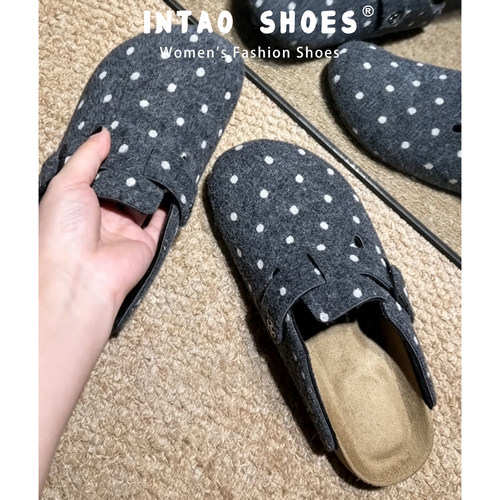 一脚蹬灰色毛毡波点厚底勃肯鞋女