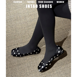 高级感绝美黑色波点方头单鞋女平底2026春季新款一脚蹬软底奶奶鞋
