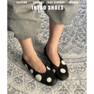 网红法式黑色波点浅口单鞋女2026春季新款软底舒适瓢鞋平底奶奶鞋