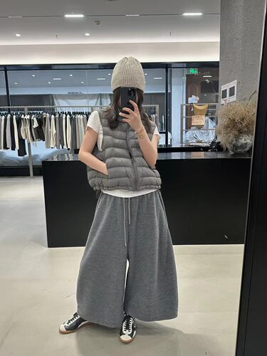 LOW FLAT韩系90白鸭绒排骨羽绒马甲女2026新款简约立领无袖短外套
