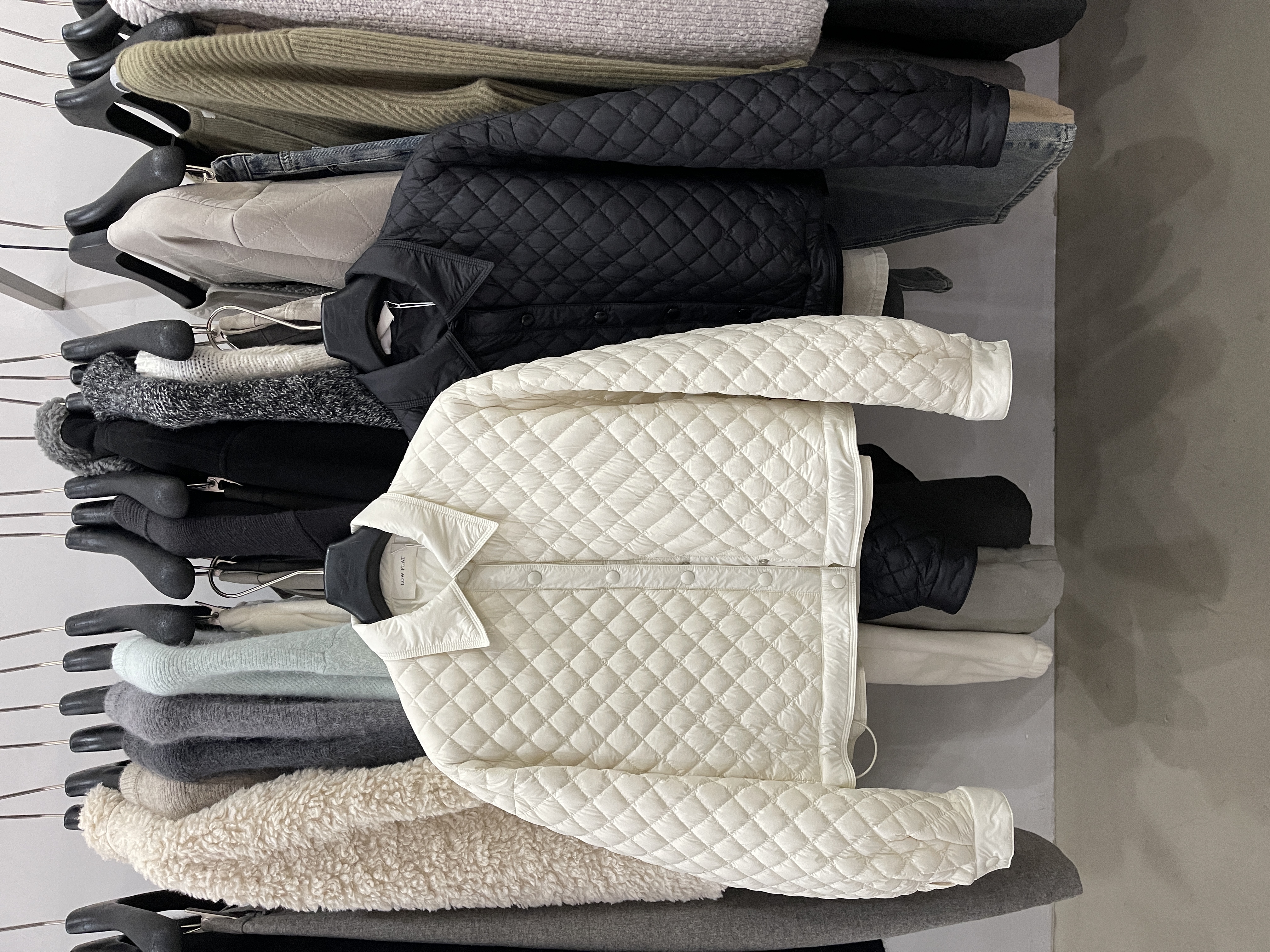 LOWFLAT韩代菱格翻领羽绒服女2025冬装宽松90白鸭绒轻薄衬衫外套