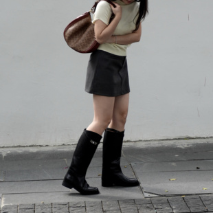 小牛皮尖圆头锁扣黑色长筒靴骑士靴真皮靴子修饰腿型长靴XC1110-8