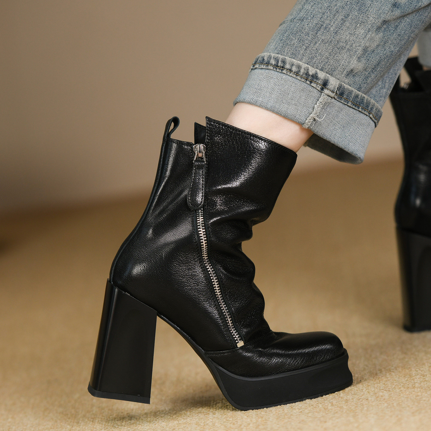 靴子女圆头粗跟短靴女秋冬新款真皮机车侧拉链防水台高跟靴女10cm