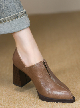 法式灰色深口单鞋女粗跟秋季新款压花真皮松紧一脚蹬尖头高跟鞋女