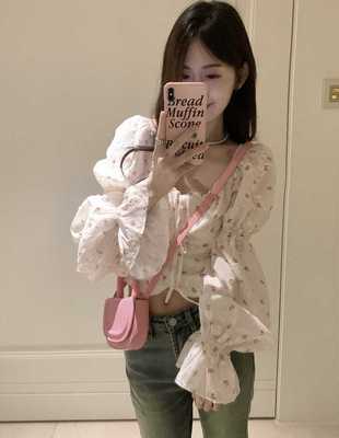 大码法式甜美方领泡泡袖长袖衬衫女春季设计感系带短款小碎花上衣