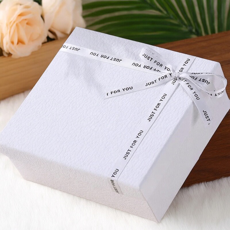 简约北欧风蝴蝶结礼盒