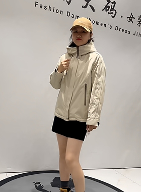 天骄一生水2025冬季新款冲锋衣棉服女短款大码女装连帽棉衣25971