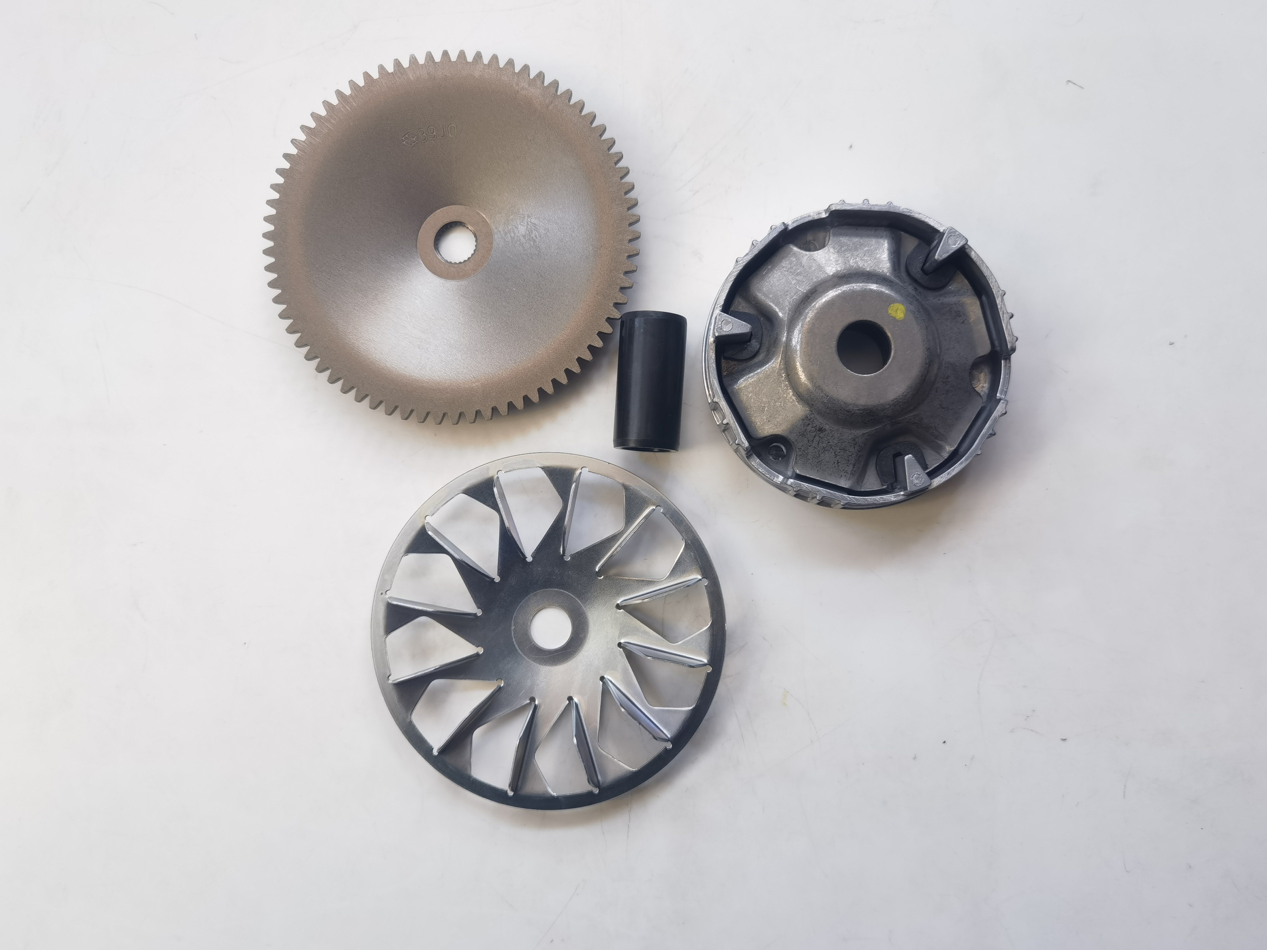 适用轻骑铃木乐丽至小海豚qs110t-2/3uz110t移动固定驱动面普利盘