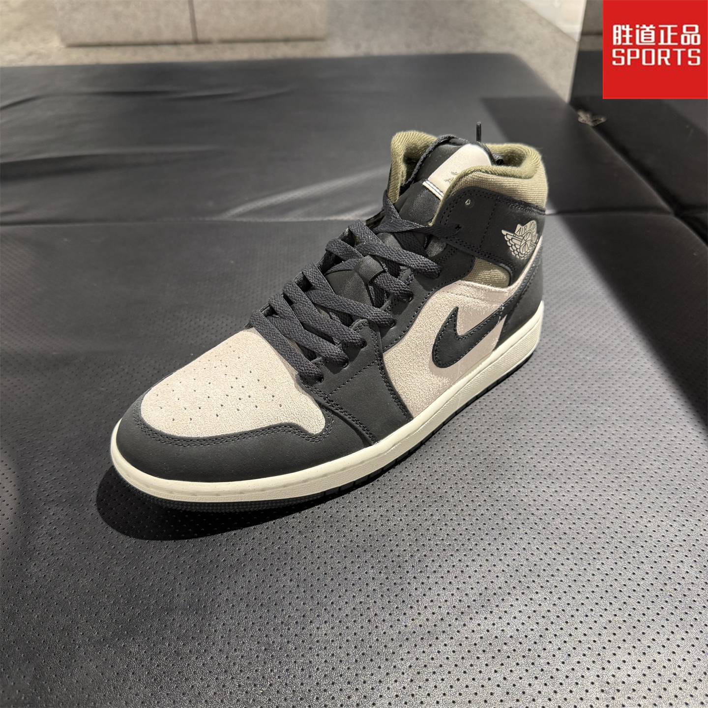 耐克男子高帮板鞋篮球运动鞋